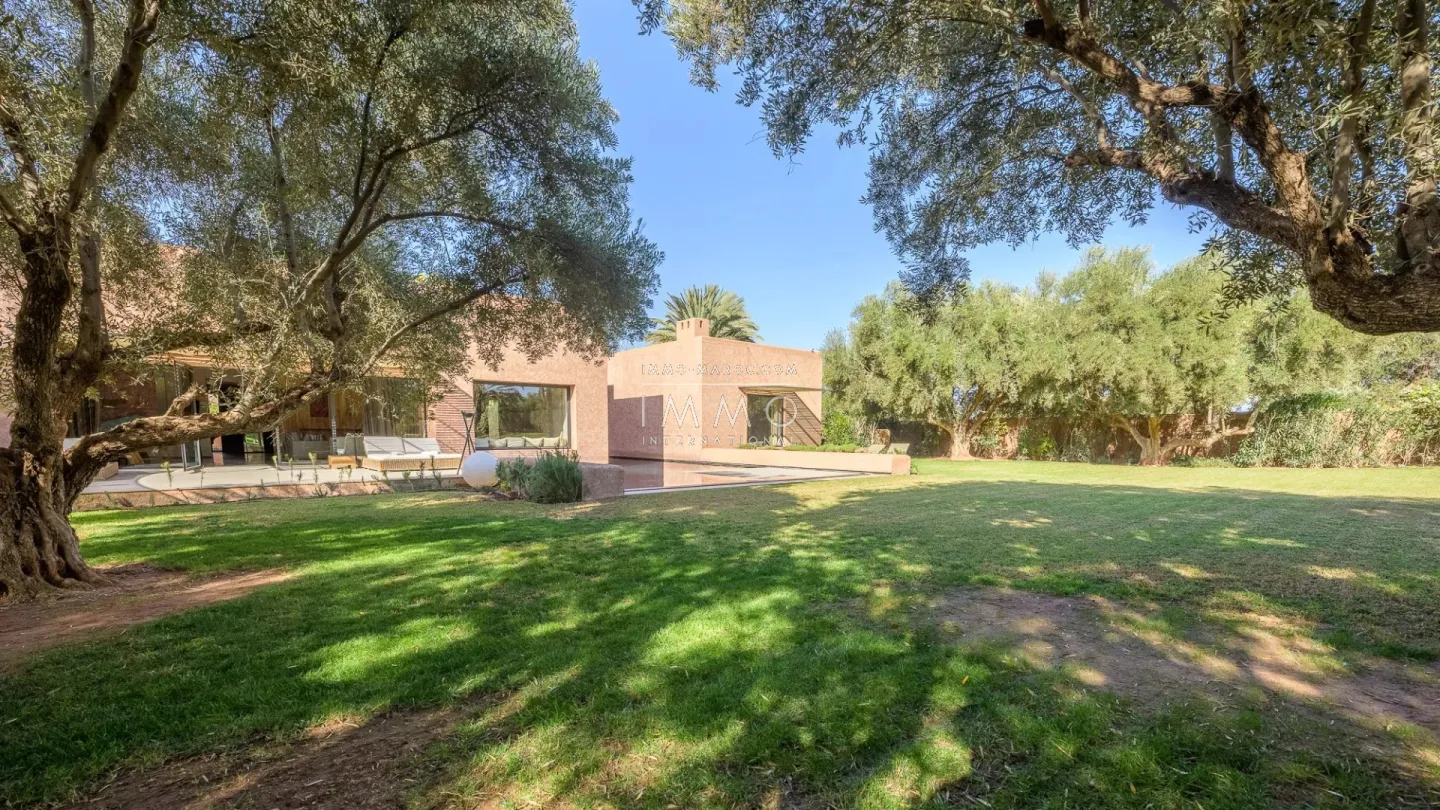 Two villas for sale in the prestigious royal palm estate