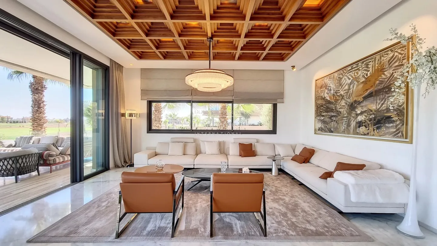 "superb villa located on the first line of the golf course."