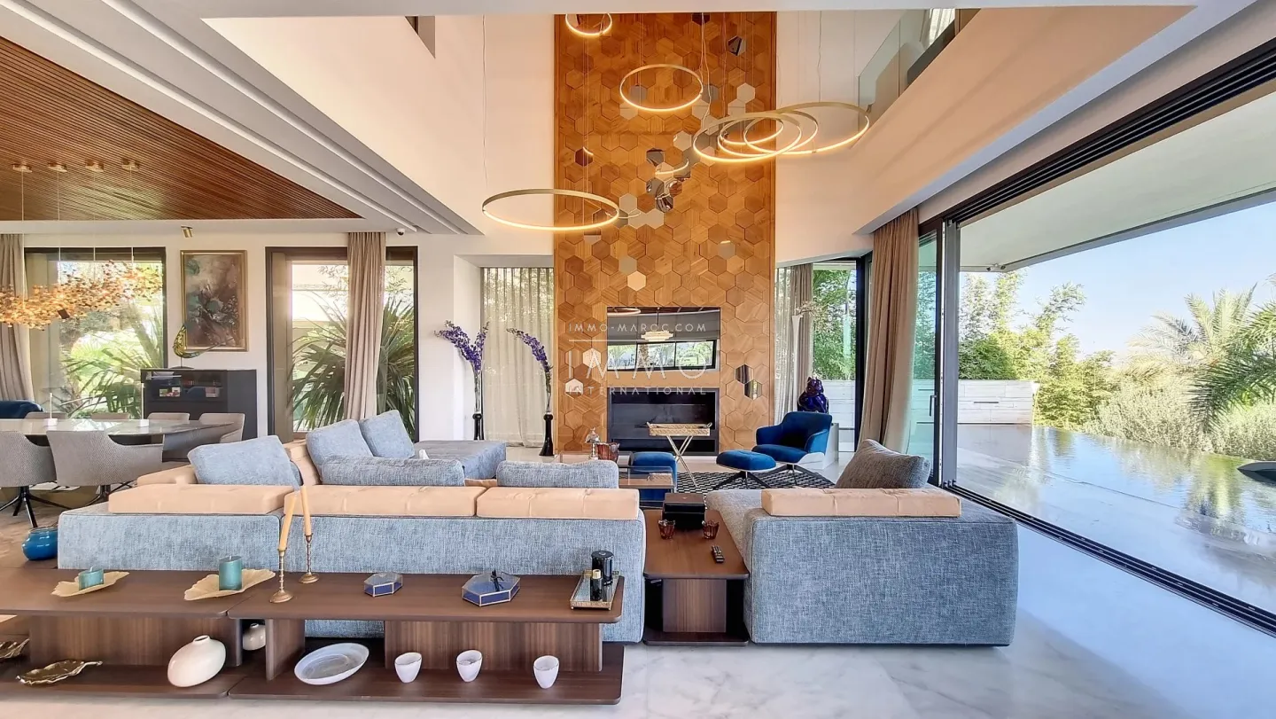 "superb villa located on the first line of the golf course."