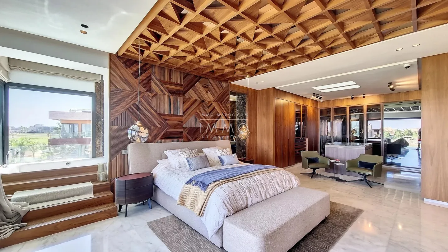 "superb villa located on the first line of the golf course."