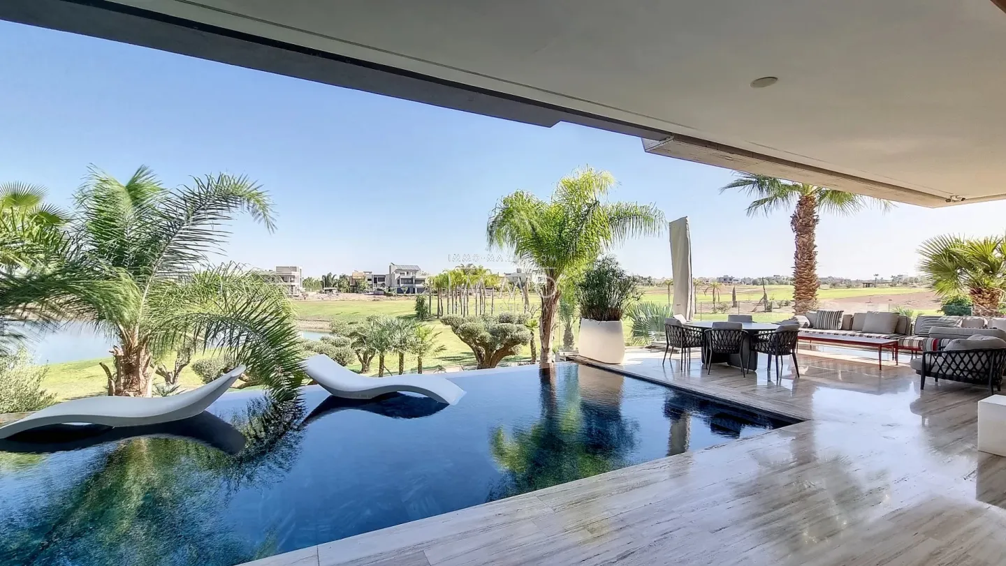 "superb villa located on the first line of the golf course."