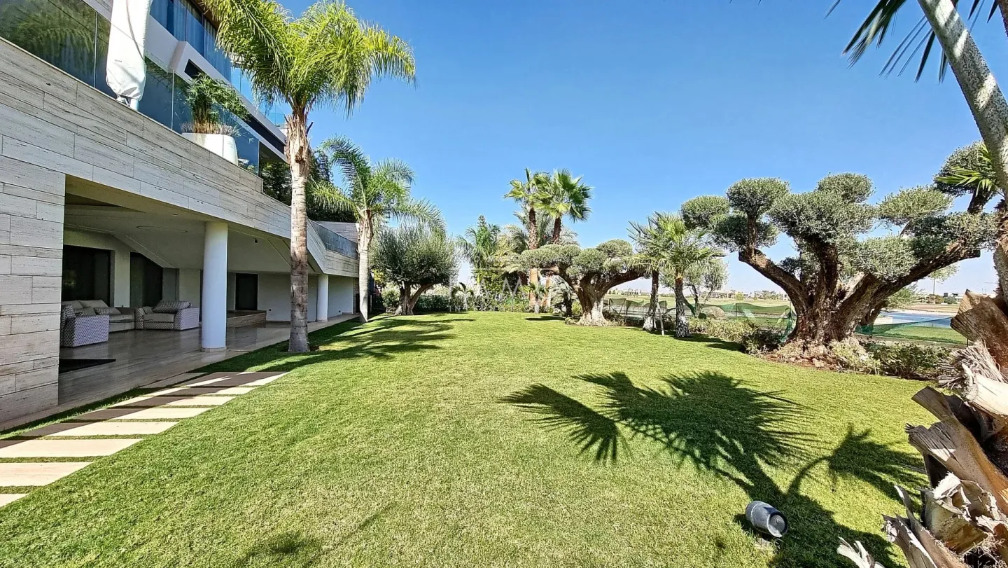 "superb villa located on the first line of the golf course."