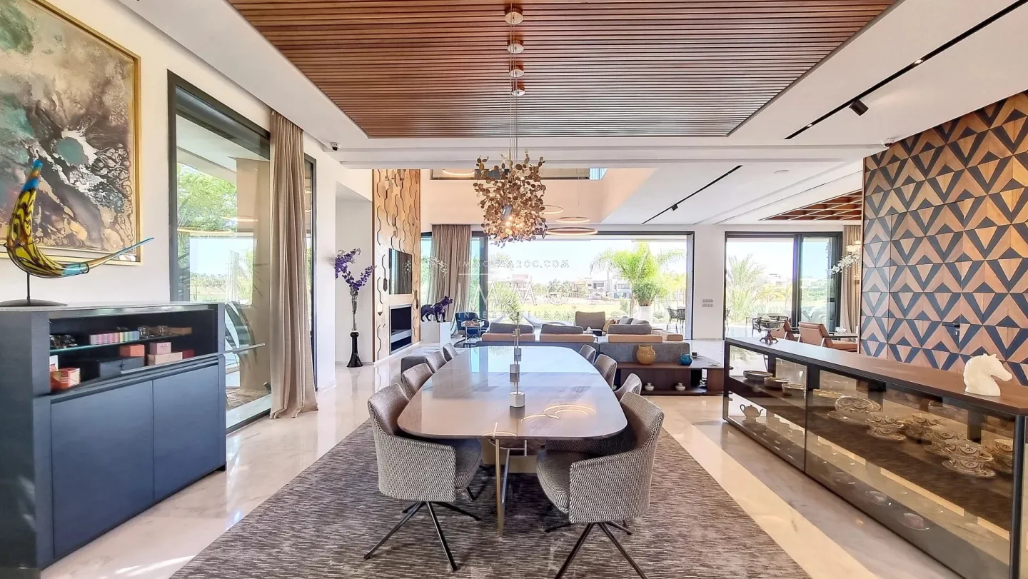 "superb villa located on the first line of the golf course."