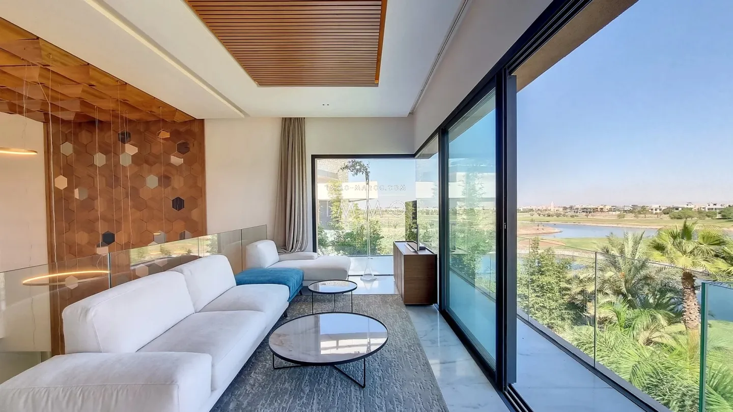 "superb villa located on the first line of the golf course."