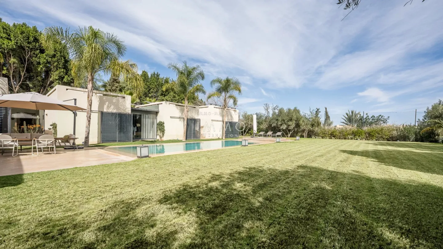 Luxury single-storey villa for sale on el madden golf course