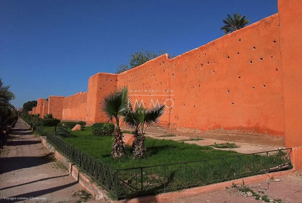 Rare land on the edge of the city walls of the medina, ideal for a guest palace.