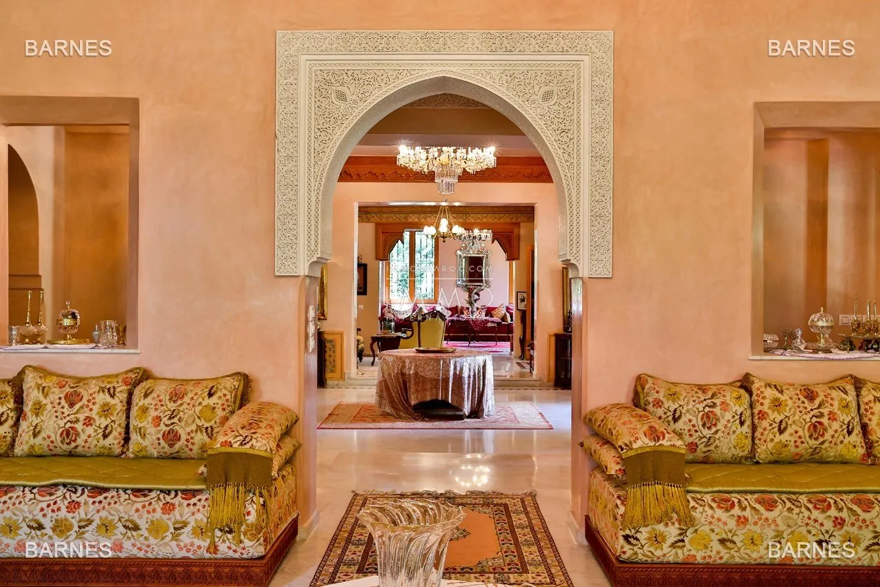 Beautiful property has the palm grove circuit , real opportunity in terms of value. 6 bedrooms a hectare of land in the beautiful palm grove , nice pool . noble materials marble , cedar woodwork ...