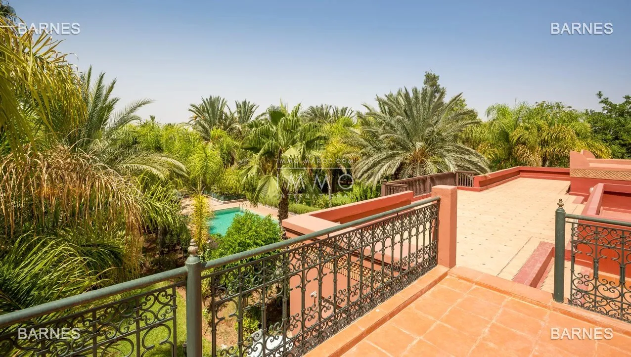 Beautiful property has the palm grove circuit , real opportunity in terms of value. 6 bedrooms a hectare of land in the beautiful palm grove , nice pool . noble materials marble , cedar woodwork ...