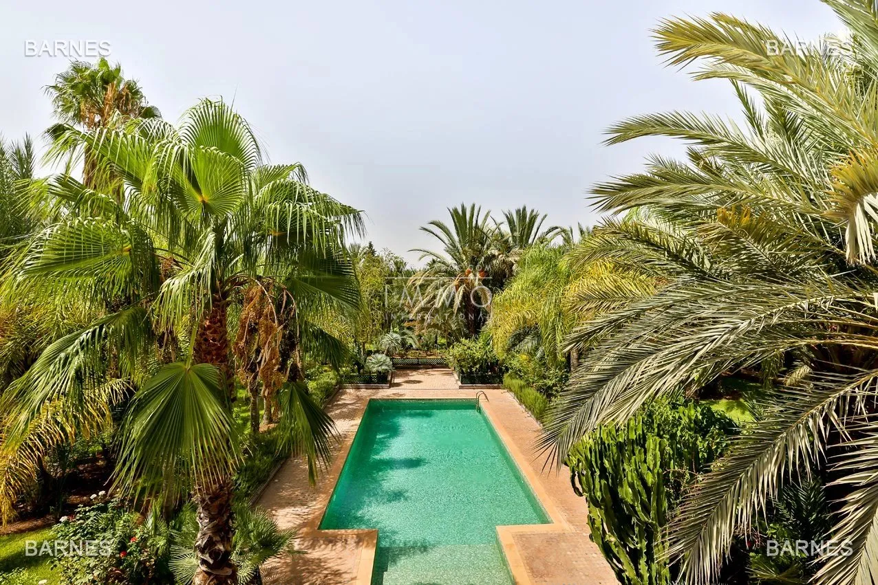 Beautiful property has the palm grove circuit , real opportunity in terms of value. 6 bedrooms a hectare of land in the beautiful palm grove , nice pool . noble materials marble , cedar woodwork ...