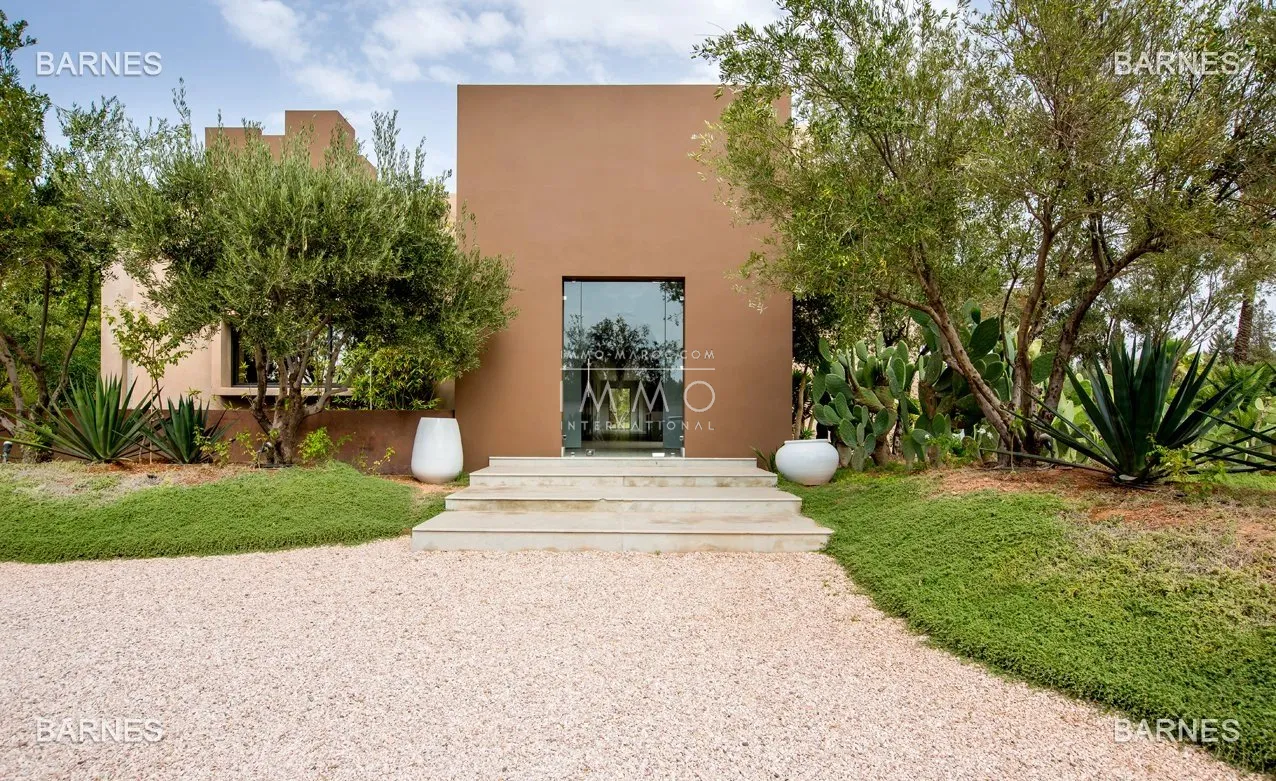 Beautiful property has the palm grove circuit , real opportunity in terms of value. 6 bedrooms a hectare of land in the beautiful palm grove , nice pool . noble materials marble , cedar woodwork ...