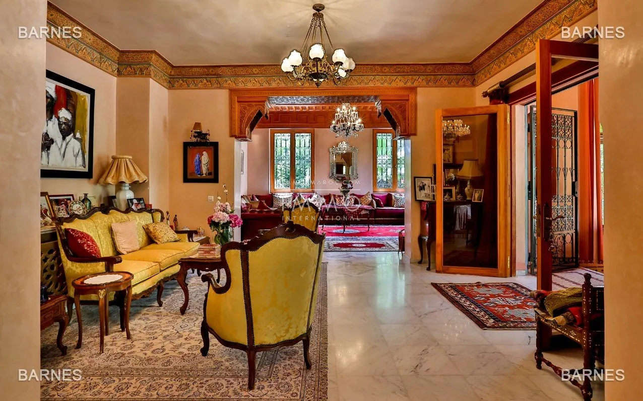 Beautiful property has the palm grove circuit , real opportunity in terms of value. 6 bedrooms a hectare of land in the beautiful palm grove , nice pool . noble materials marble , cedar woodwork ...