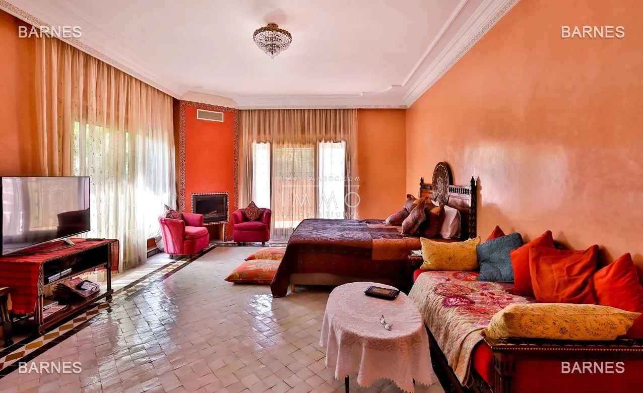 Beautiful property has the palm grove circuit , real opportunity in terms of value. 6 bedrooms a hectare of land in the beautiful palm grove , nice pool . noble materials marble , cedar woodwork ...
