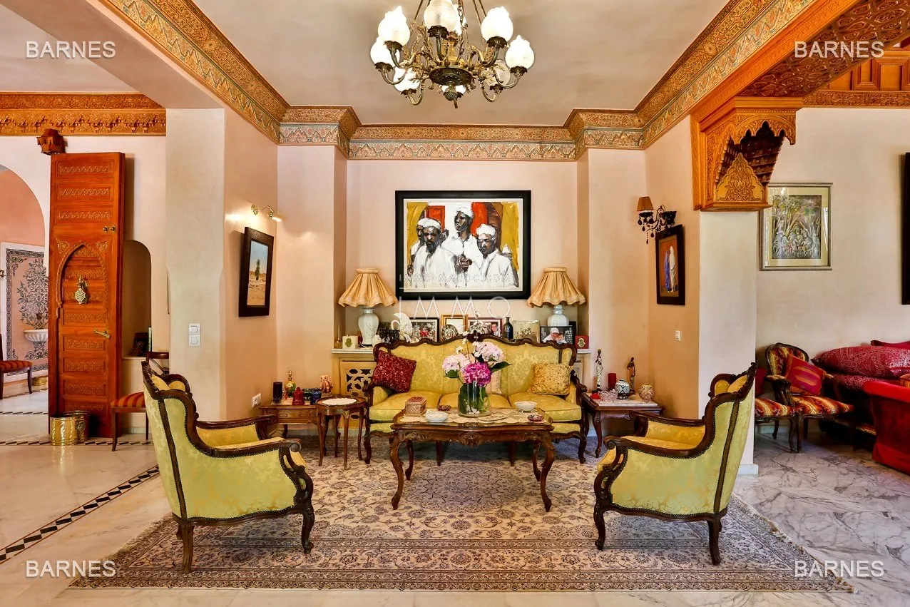 Beautiful property has the palm grove circuit , real opportunity in terms of value. 6 bedrooms a hectare of land in the beautiful palm grove , nice pool . noble materials marble , cedar woodwork ...