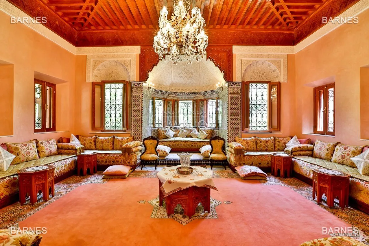 Beautiful property has the palm grove circuit , real opportunity in terms of value. 6 bedrooms a hectare of land in the beautiful palm grove , nice pool . noble materials marble , cedar woodwork ...