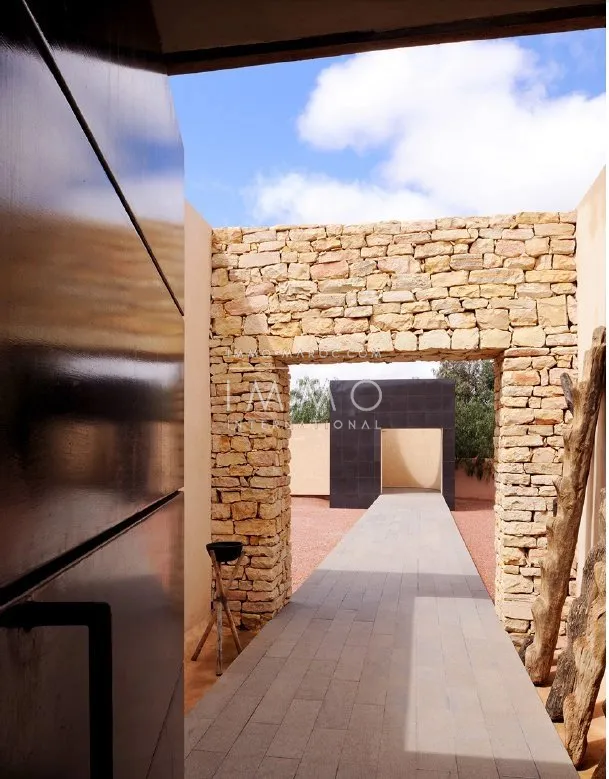 Located in bab atlas , the villa offers a quiet and relaxing in the heart of the palm grove