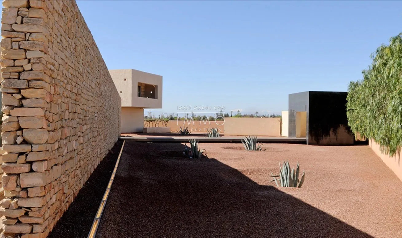 Located in bab atlas , the villa offers a quiet and relaxing in the heart of the palm grove