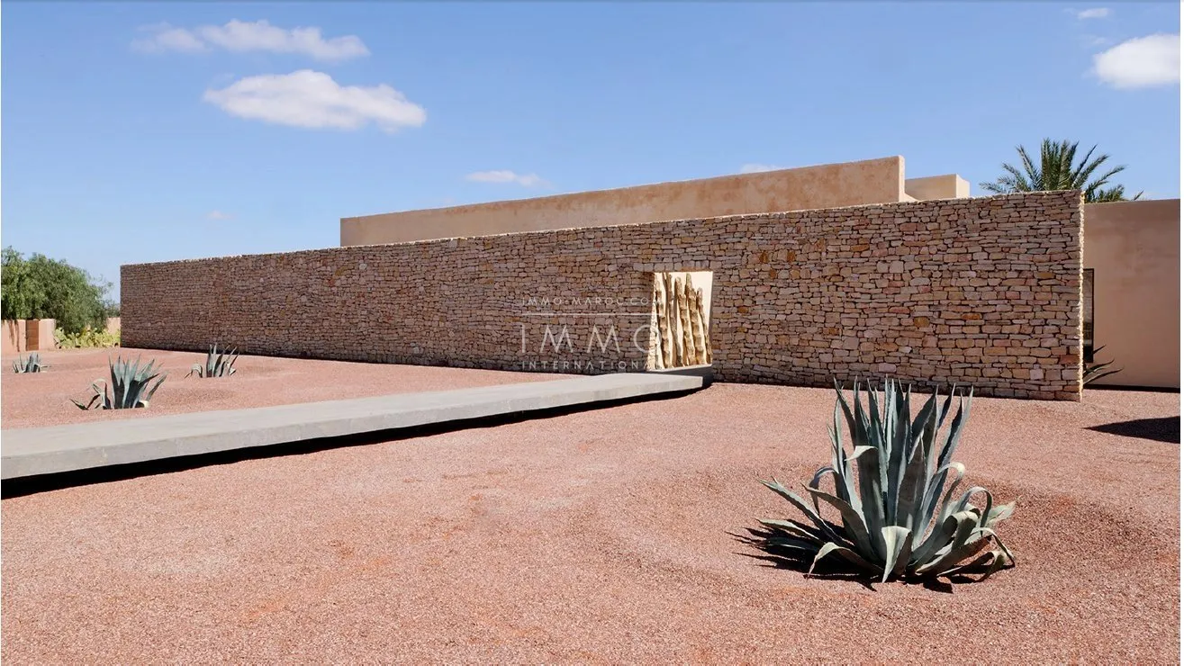 Located in bab atlas , the villa offers a quiet and relaxing in the heart of the palm grove