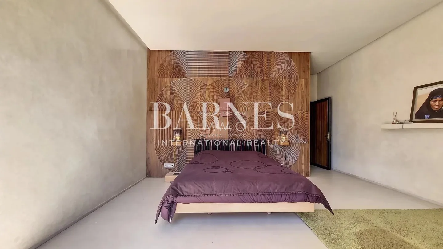 Superb villa of contemporary style that combines chic and warm spirit of the beautiful family houses and moroccan architectural traditions in palm grove circuit