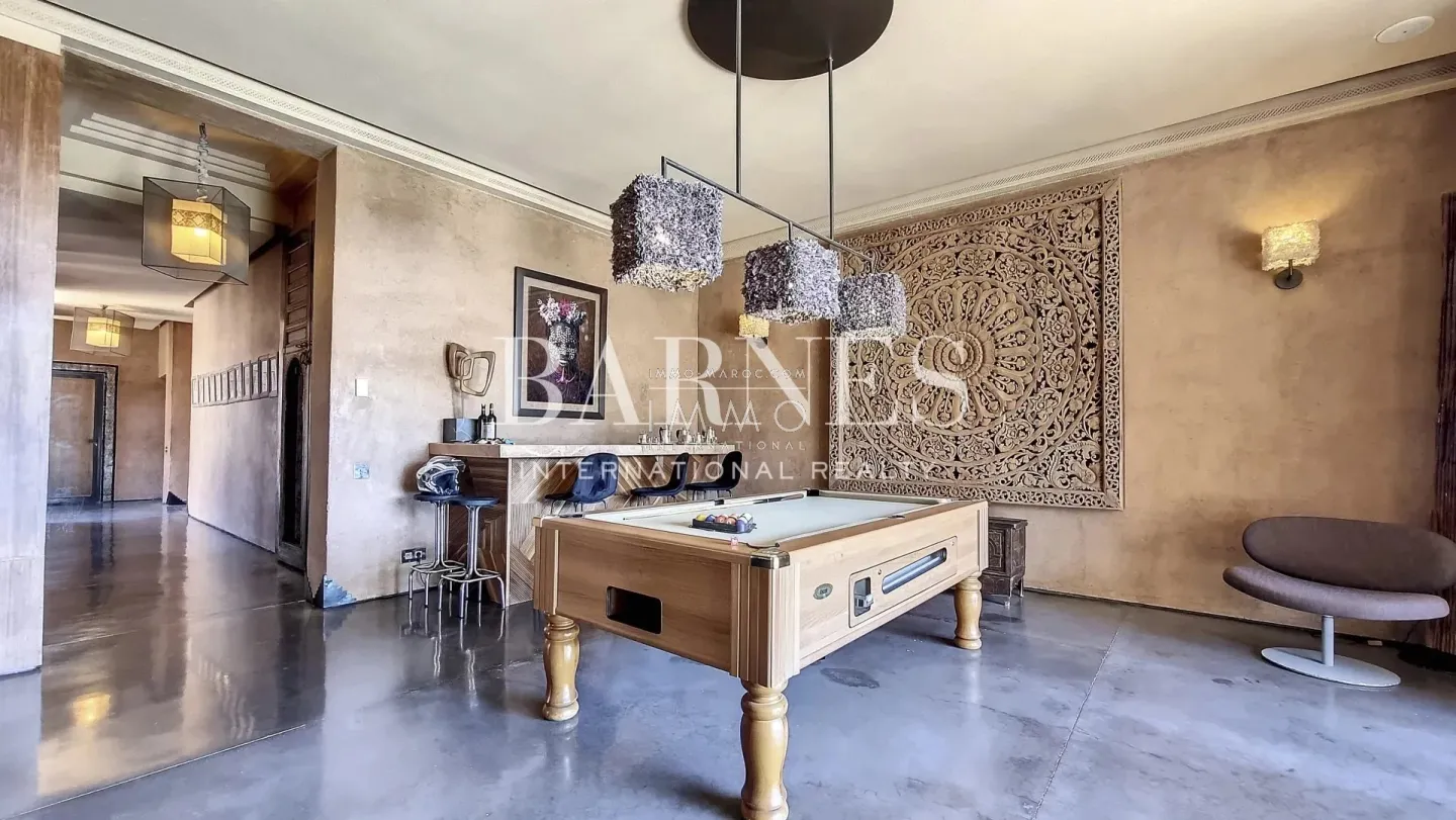 Superb villa of contemporary style that combines chic and warm spirit of the beautiful family houses and moroccan architectural traditions in palm grove circuit