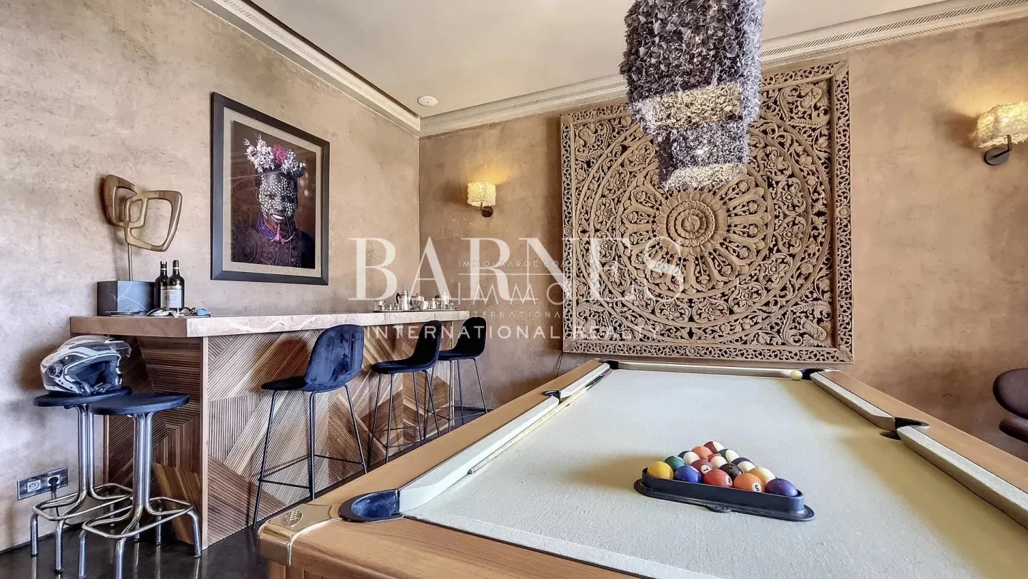 Superb villa of contemporary style that combines chic and warm spirit of the beautiful family houses and moroccan architectural traditions in palm grove circuit