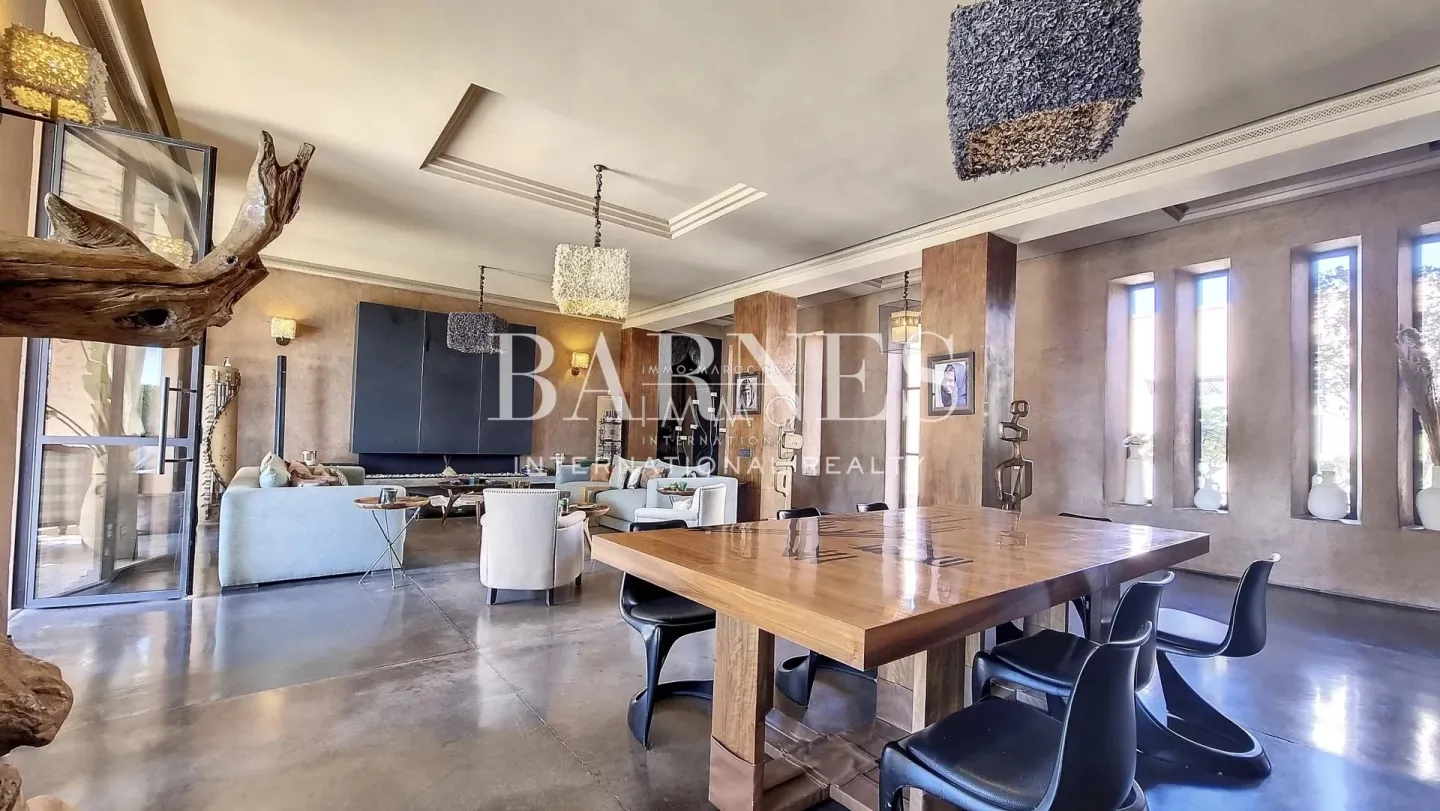 Superb villa of contemporary style that combines chic and warm spirit of the beautiful family houses and moroccan architectural traditions in palm grove circuit