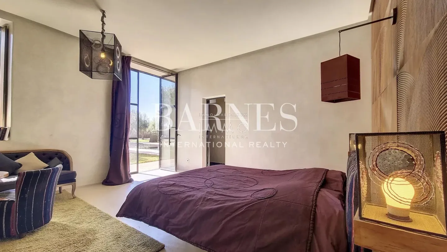 Superb villa of contemporary style that combines chic and warm spirit of the beautiful family houses and moroccan architectural traditions in palm grove circuit