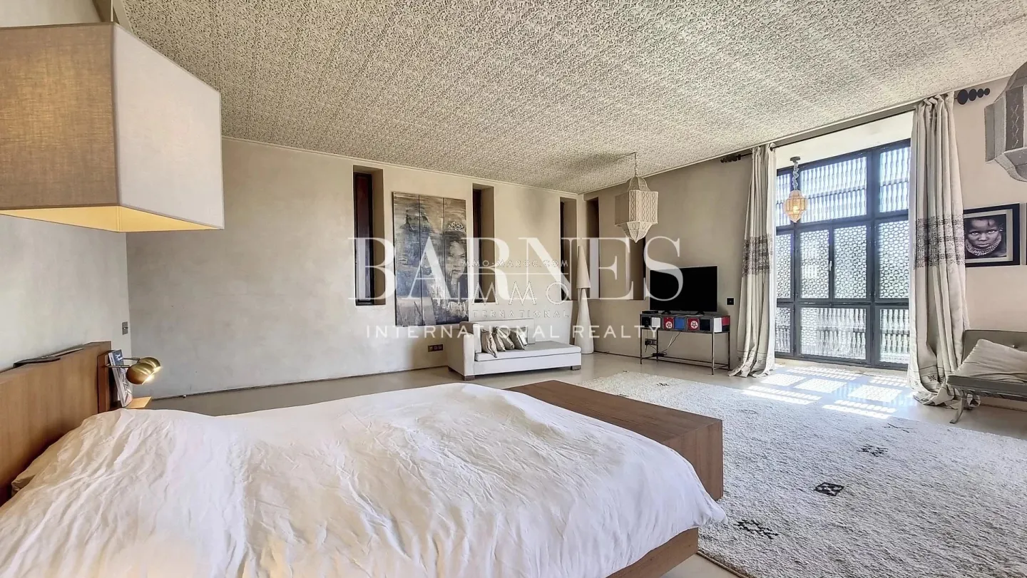 Superb villa of contemporary style that combines chic and warm spirit of the beautiful family houses and moroccan architectural traditions in palm grove circuit