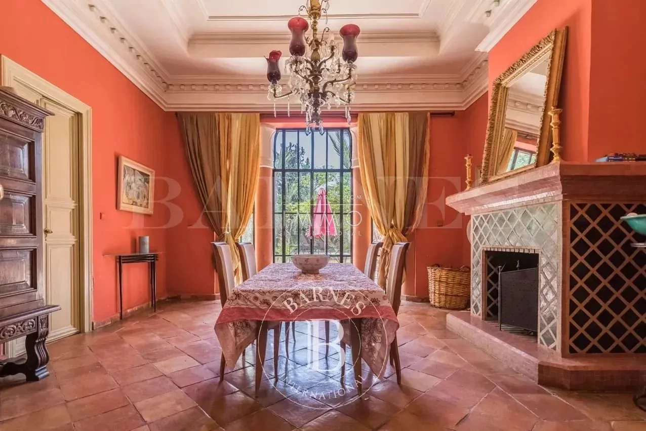 Rare opportunity to acquire an architect-designed villa in the palmeraie, just minutes from the city!