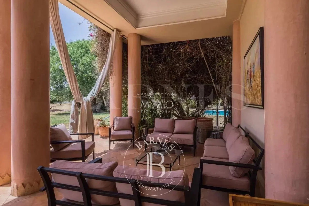 Rare opportunity to acquire an architect-designed villa in the palmeraie, just minutes from the city!