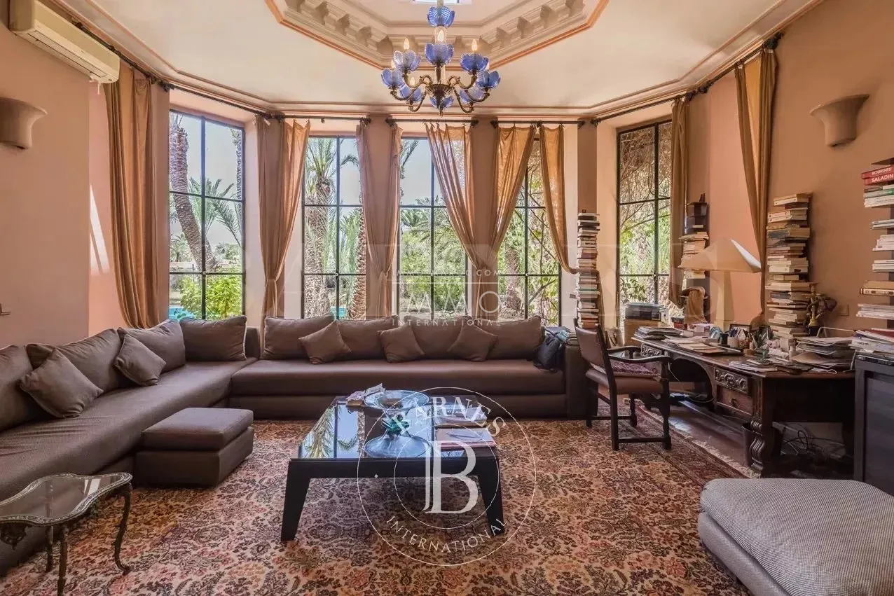 Rare opportunity to acquire an architect-designed villa in the palmeraie, just minutes from the city!