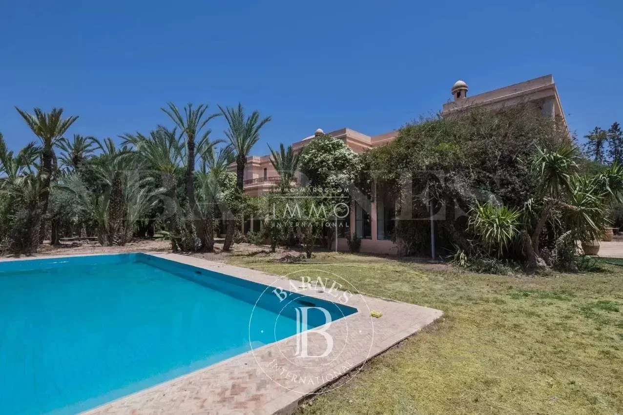 Rare opportunity to acquire an architect-designed villa in the palmeraie, just minutes from the city!