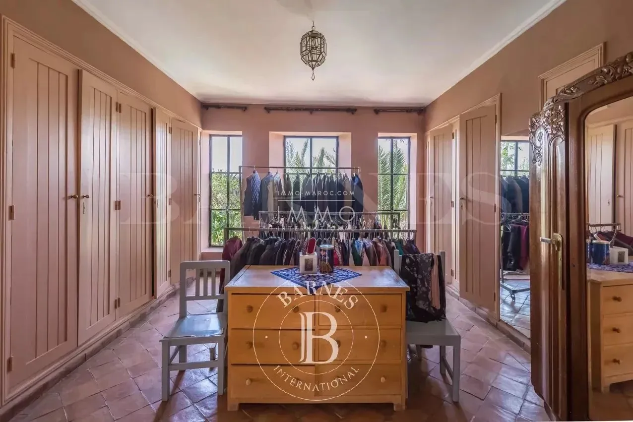 Rare opportunity to acquire an architect-designed villa in the palmeraie, just minutes from the city!