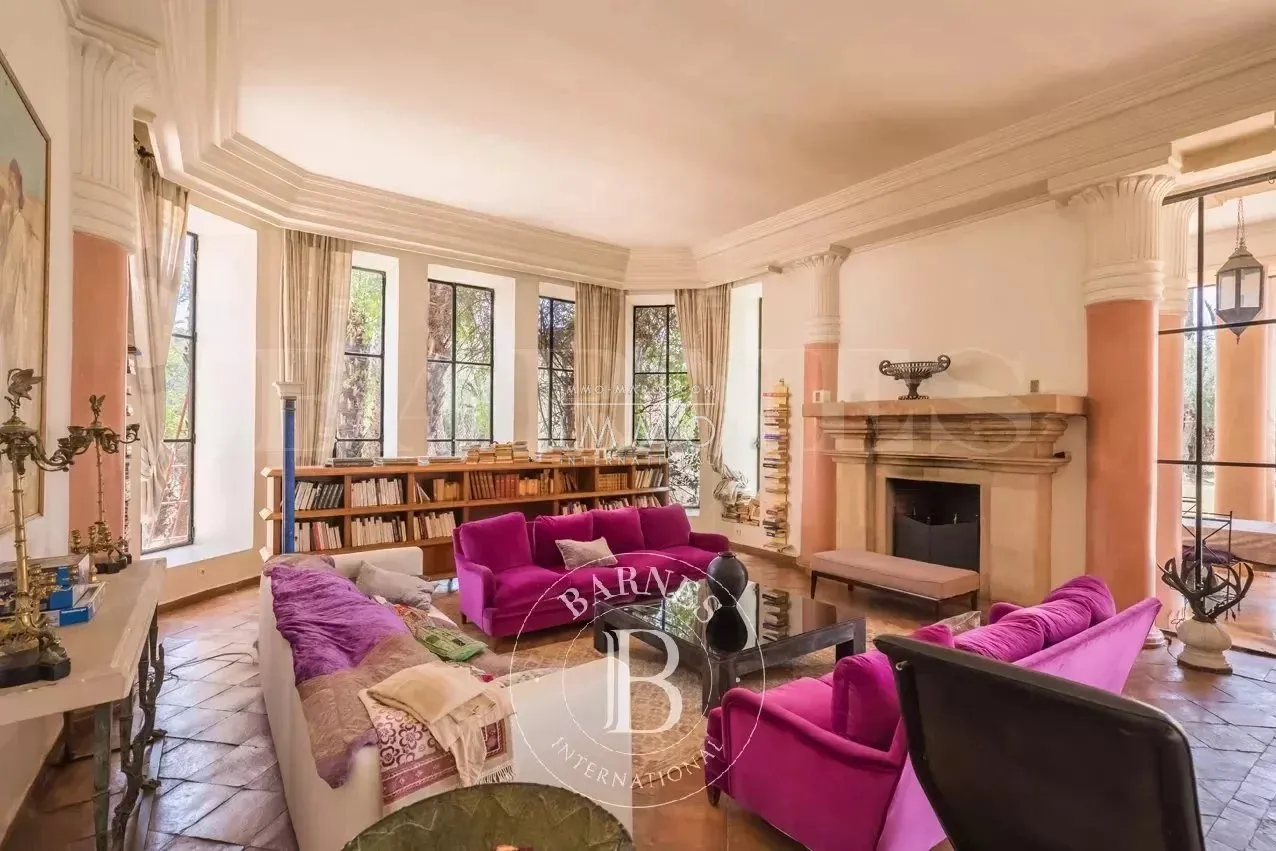 Rare opportunity to acquire an architect-designed villa in the palmeraie, just minutes from the city!