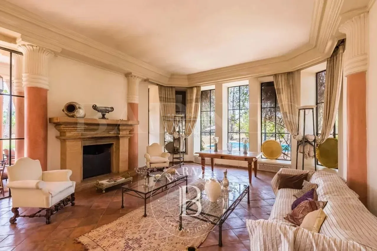 Rare opportunity to acquire an architect-designed villa in the palmeraie, just minutes from the city!