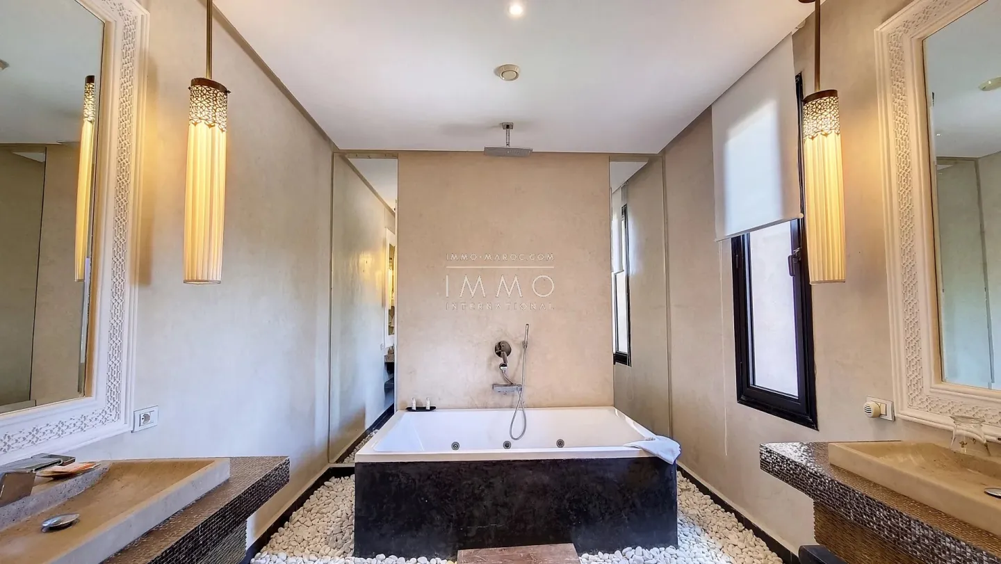 Architect-designed villa of 1900m2 facing the atlas mountains.