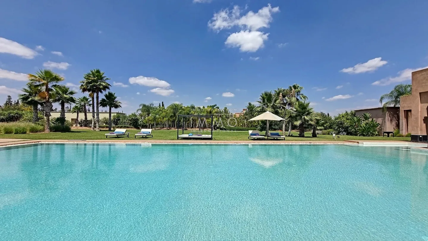 Architect-designed villa of 1900m2 facing the atlas mountains.