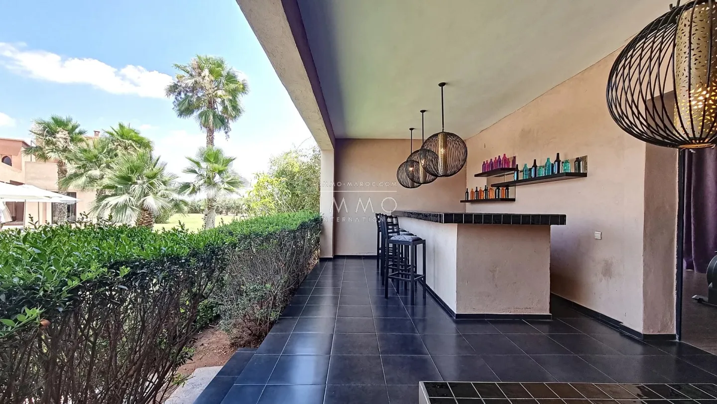 Architect-designed villa of 1900m2 facing the atlas mountains.