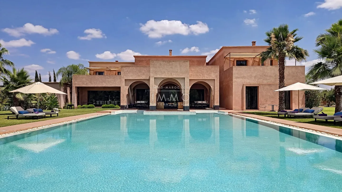 Architect-designed villa of 1900m2 facing the atlas mountains.