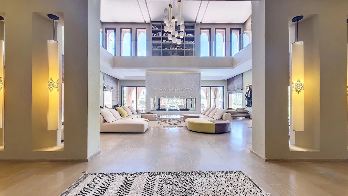 Architect-designed villa of 1900m2 facing the atlas mountains.