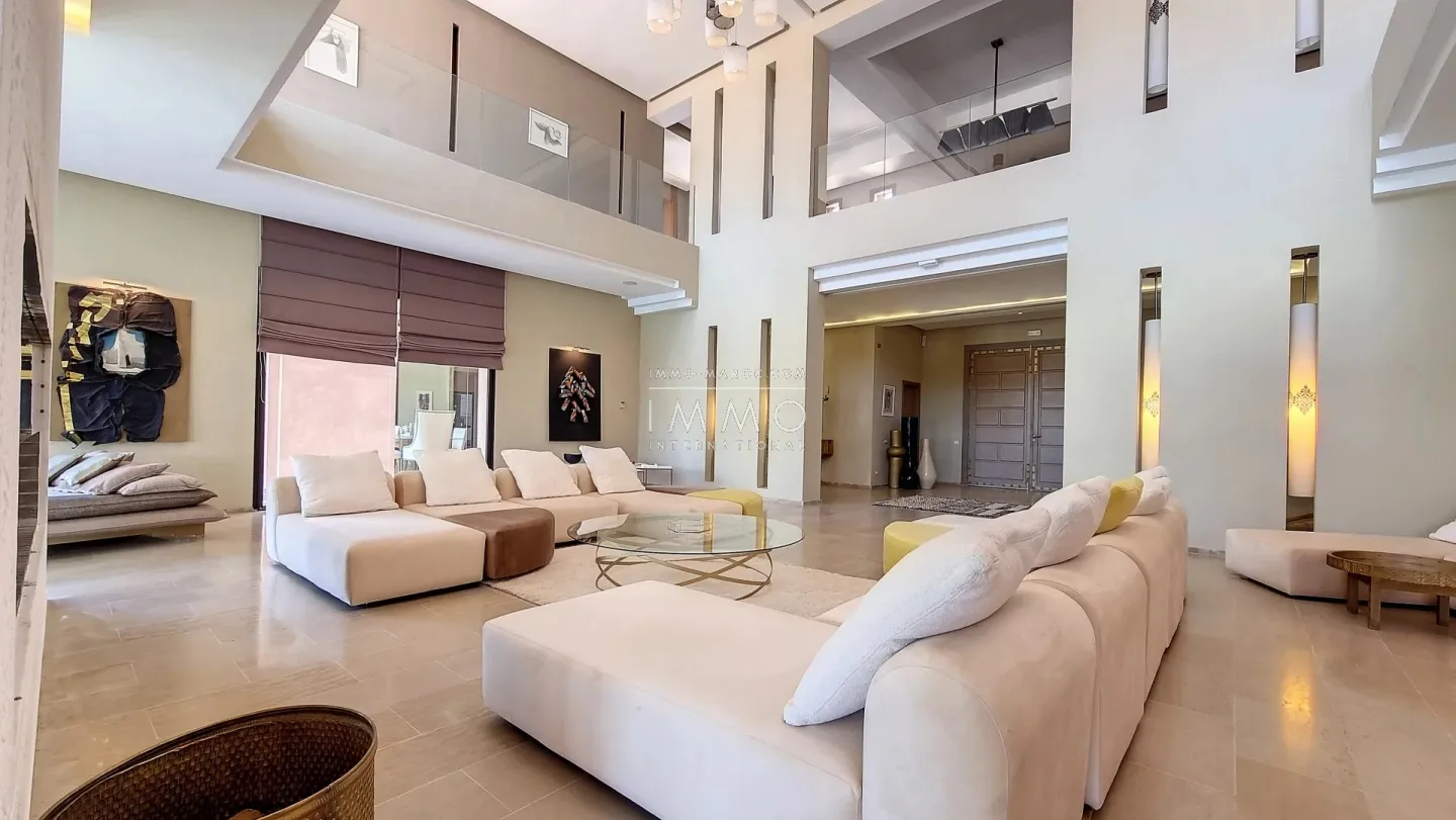 Architect-designed villa of 1900m2 facing the atlas mountains.