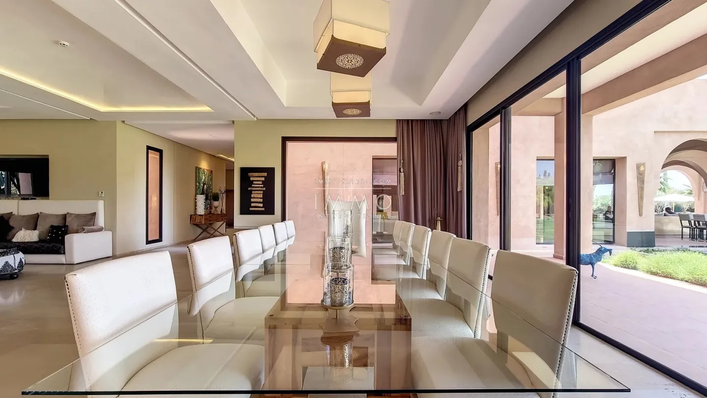 Architect-designed villa of 1900m2 facing the atlas mountains.