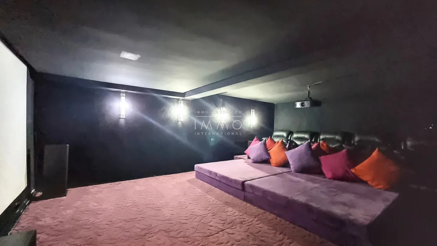 Architect-designed villa of 1900m2 facing the atlas mountains.