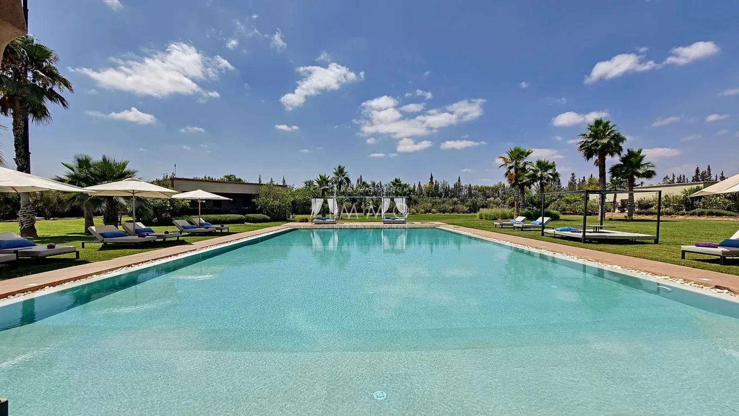 Architect-designed villa of 1900m2 facing the atlas mountains.