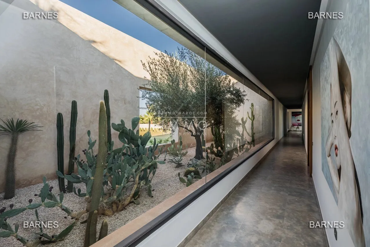 Stunning contemporary villa on a 3-hectare park, 30 minutes away from marrakech.