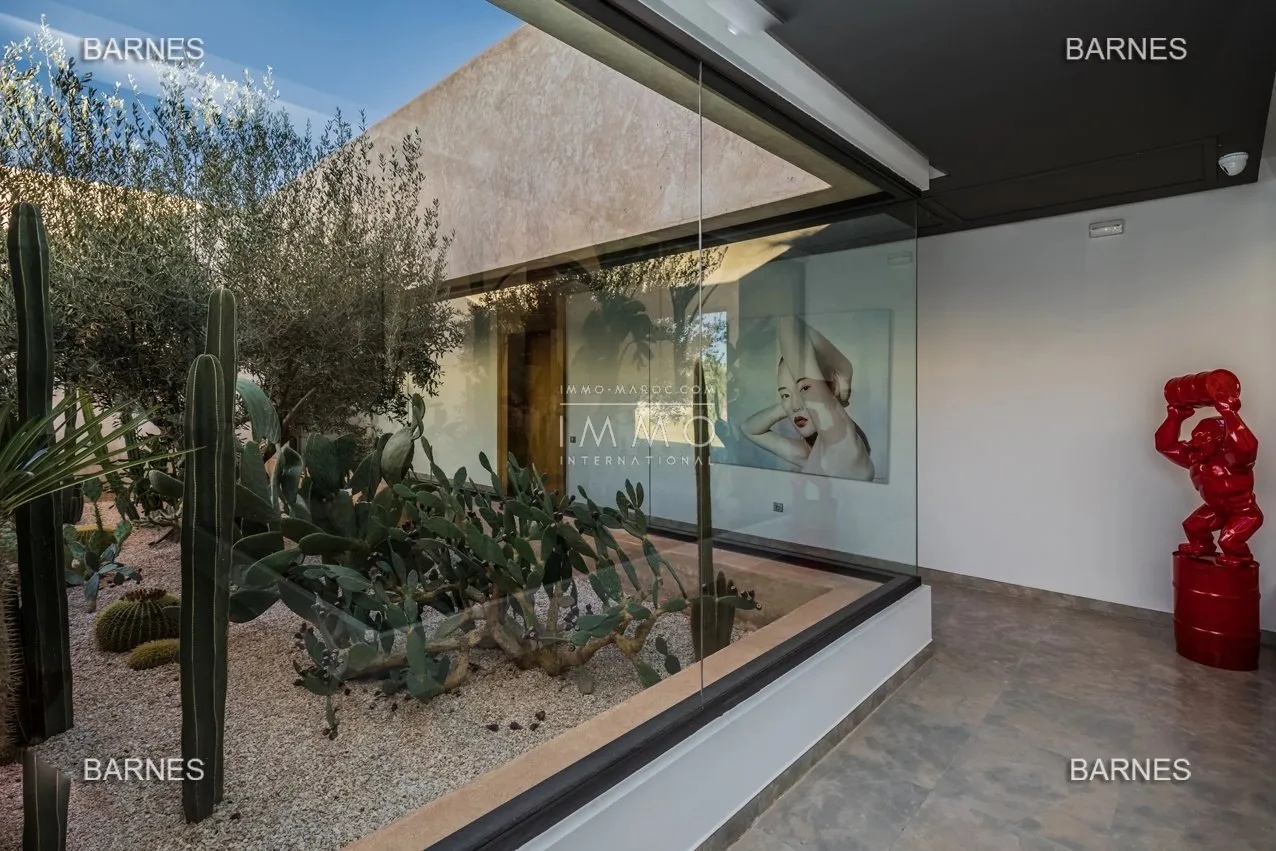 Stunning contemporary villa on a 3-hectare park, 30 minutes away from marrakech.
