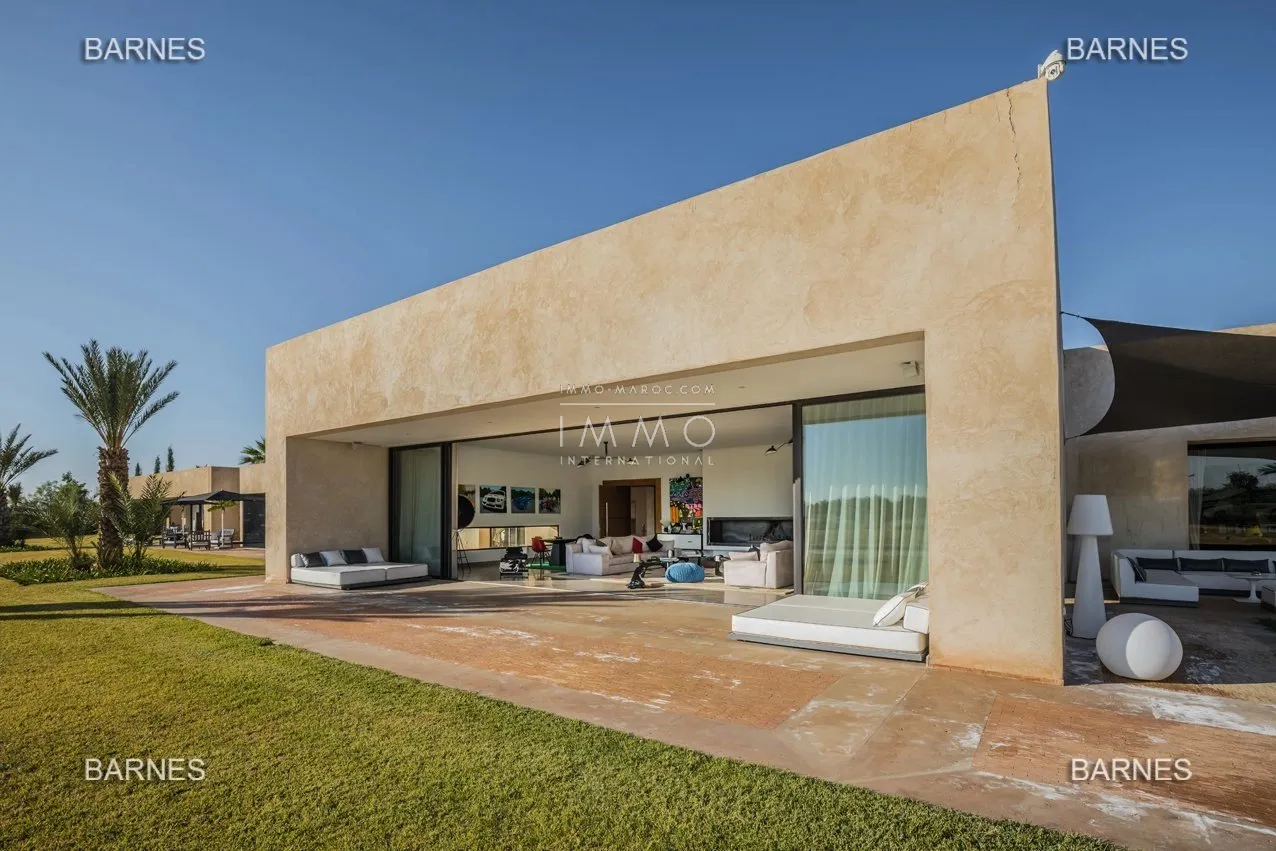 Stunning contemporary villa on a 3-hectare park, 30 minutes away from marrakech.
