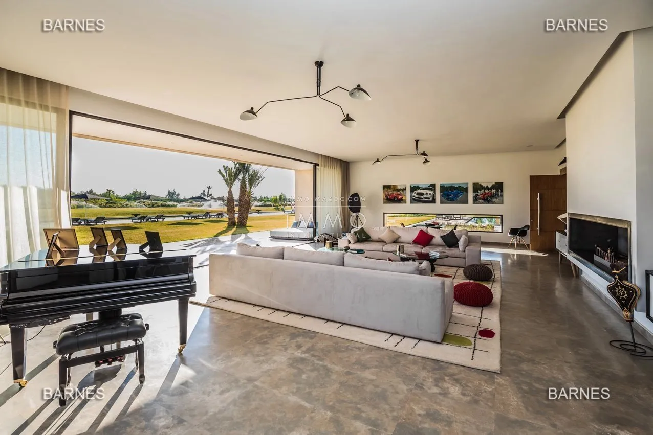 Stunning contemporary villa on a 3-hectare park, 30 minutes away from marrakech.