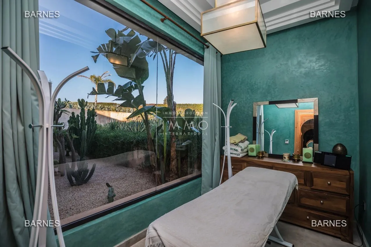 Stunning contemporary villa on a 3-hectare park, 30 minutes away from marrakech.