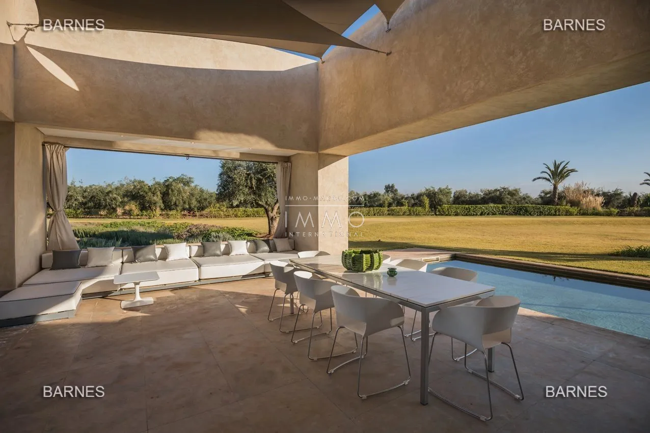 Stunning contemporary villa on a 3-hectare park, 30 minutes away from marrakech.