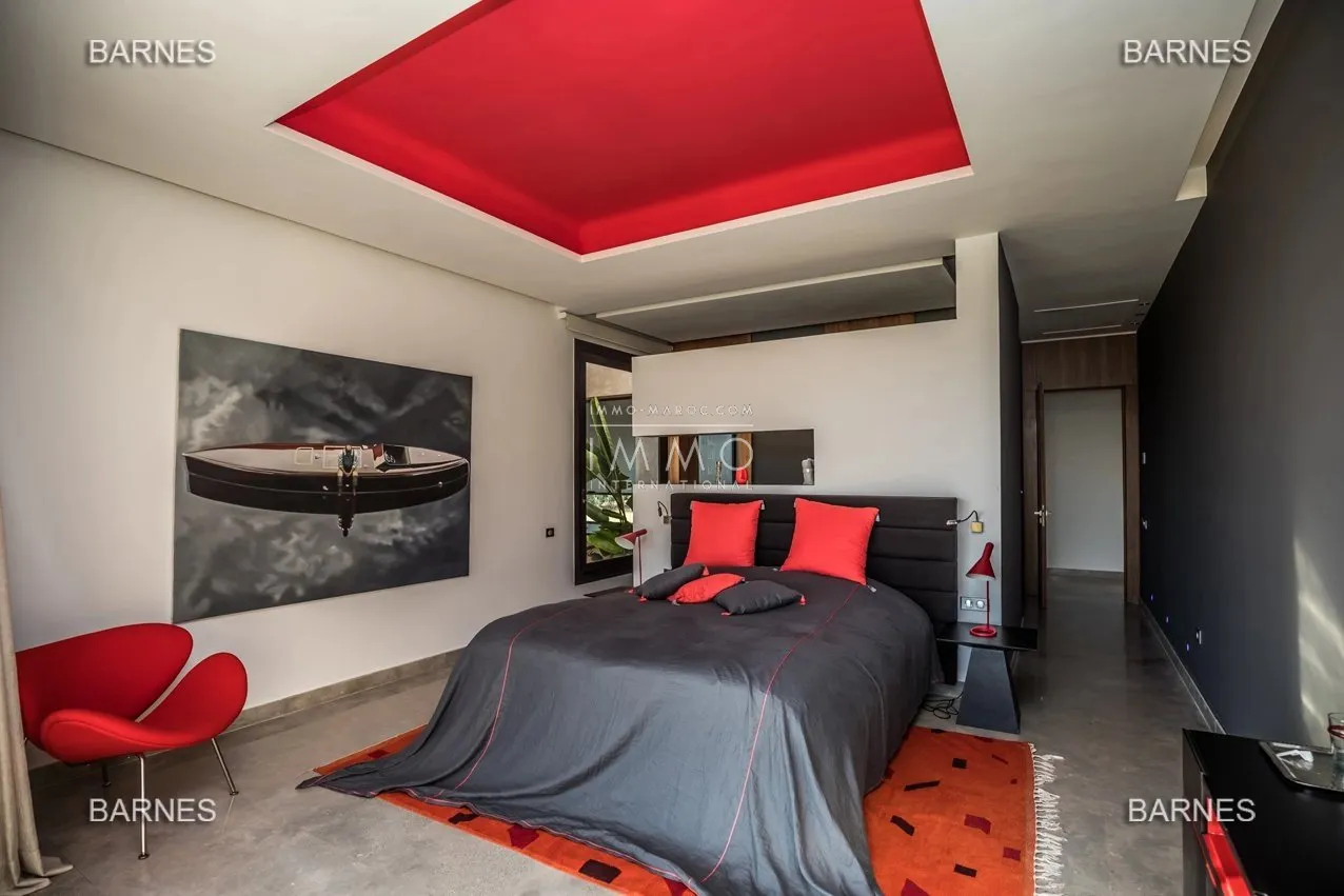 Stunning contemporary villa on a 3-hectare park, 30 minutes away from marrakech.